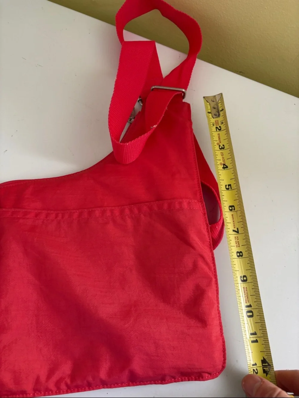 Baggallini Red/Coral Sling Nylon Crossbody Messenger Bag